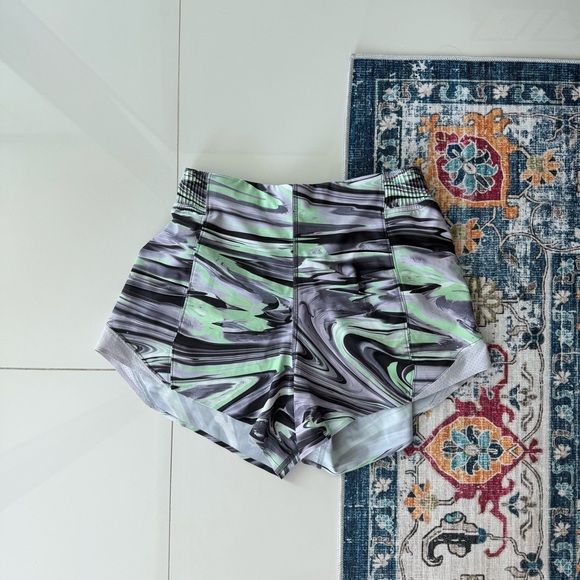 Lululemon Hotty Hot HR 4in - Picture 1 of 5